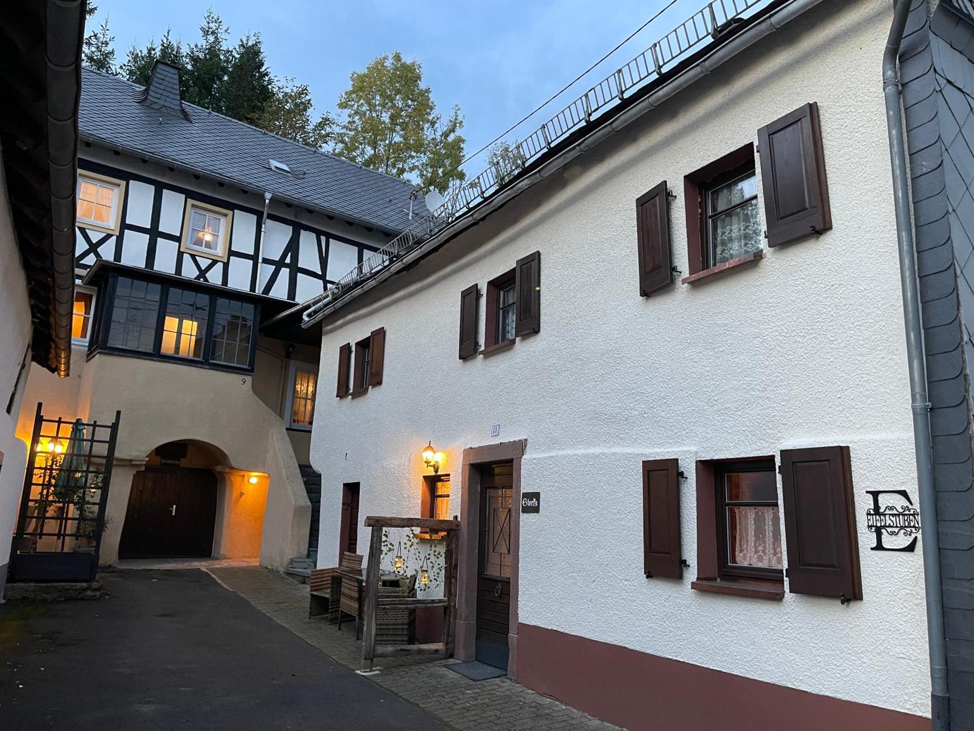 Ferienhaus Eifelstuben Mit Charme - Bauernstube Vulkaneifel - Naehe See Und Burgruine 乌尔门 外观 照片